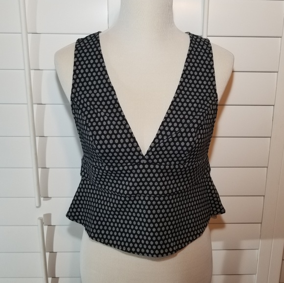 Free People Tops - FREEPEOPLE Floral Vneck Crop Top